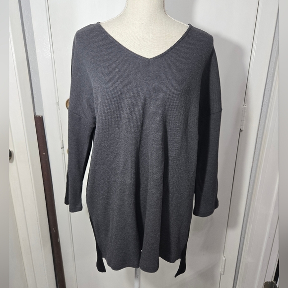Suzanne Betro Gray/Black Knit Top Sz Large NWT - Picture 1 of 9